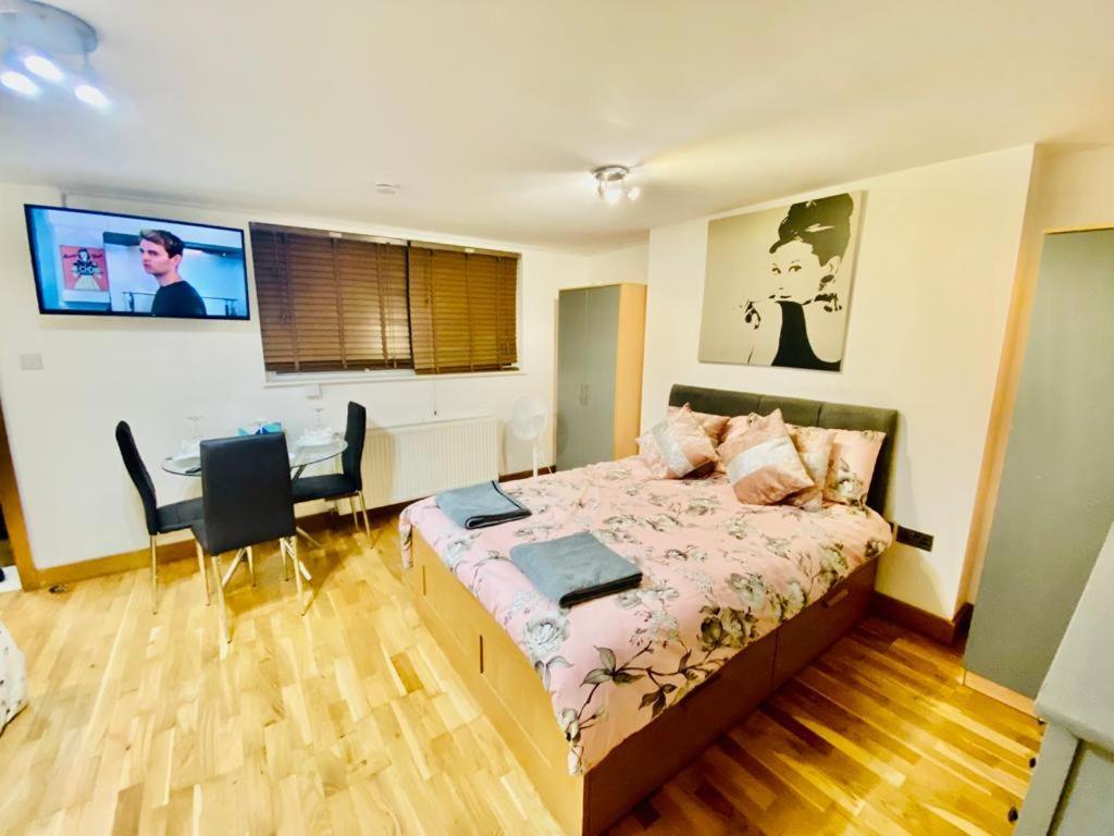 One Bed In Camden Town In Londra